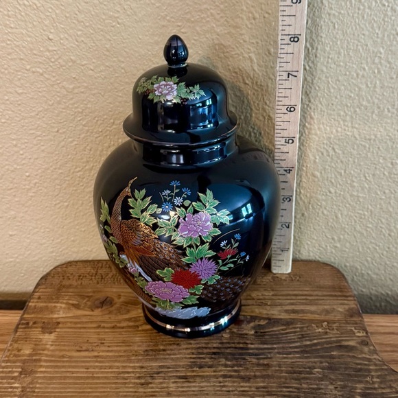 Vintage Japanese Black Peacock Floral Ginger Jar Urn Lidded Vase
Gold Trim - Picture 4 of 7